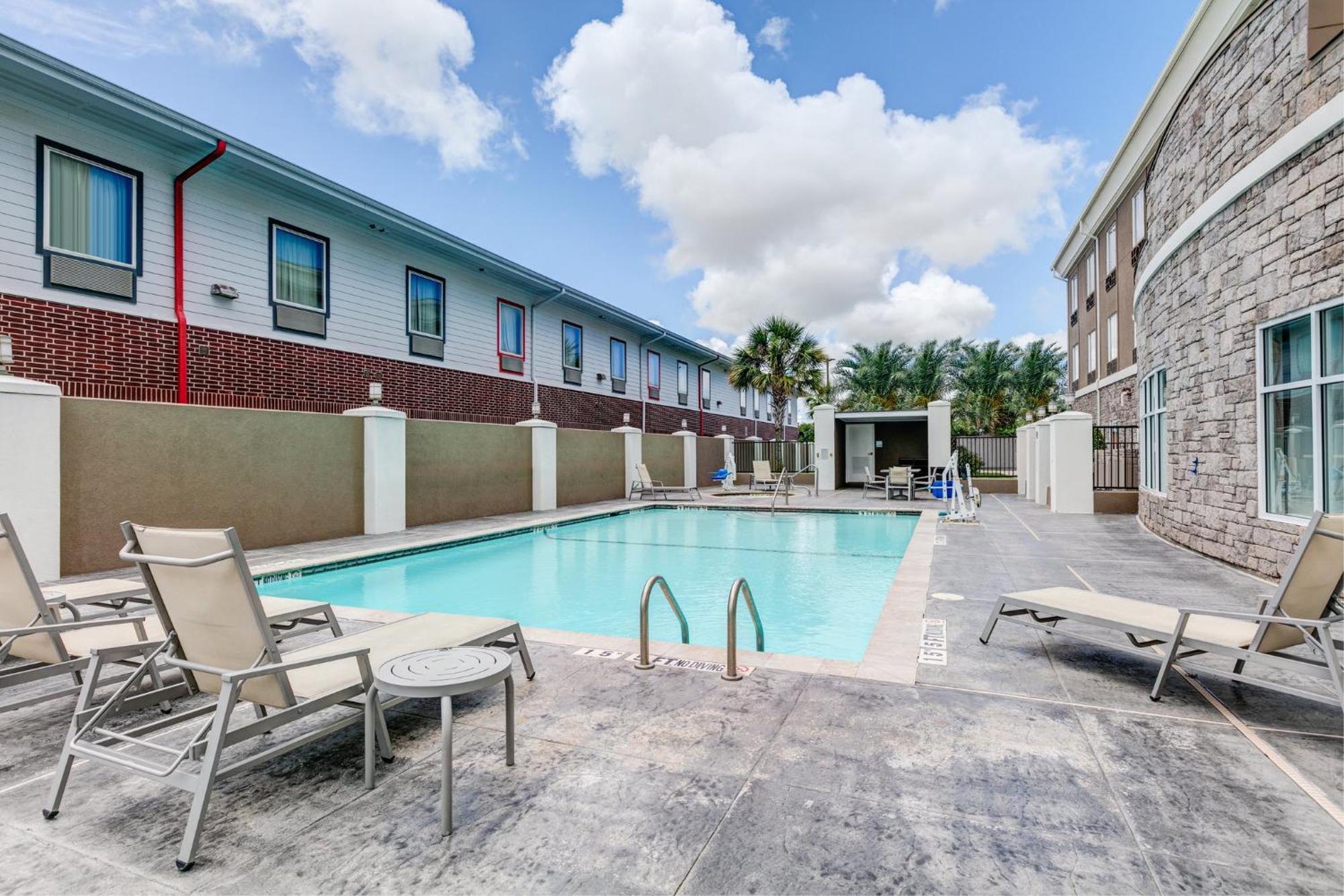 Holiday Inn Express Hotel & Suites Clute-Lake Jackson By Ihg Dış mekan fotoğraf