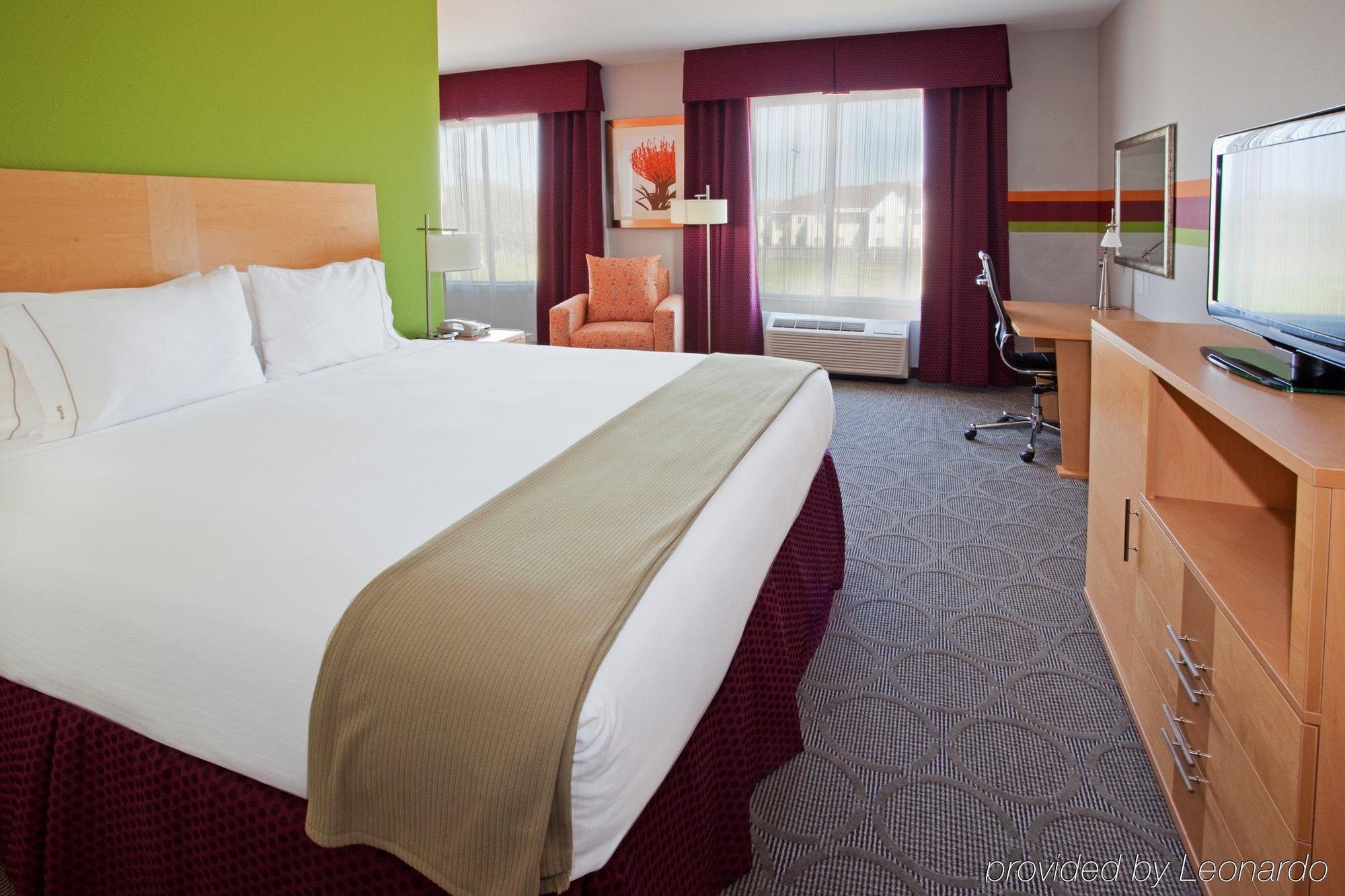 Holiday Inn Express Hotel & Suites Clute-Lake Jackson By Ihg Dış mekan fotoğraf