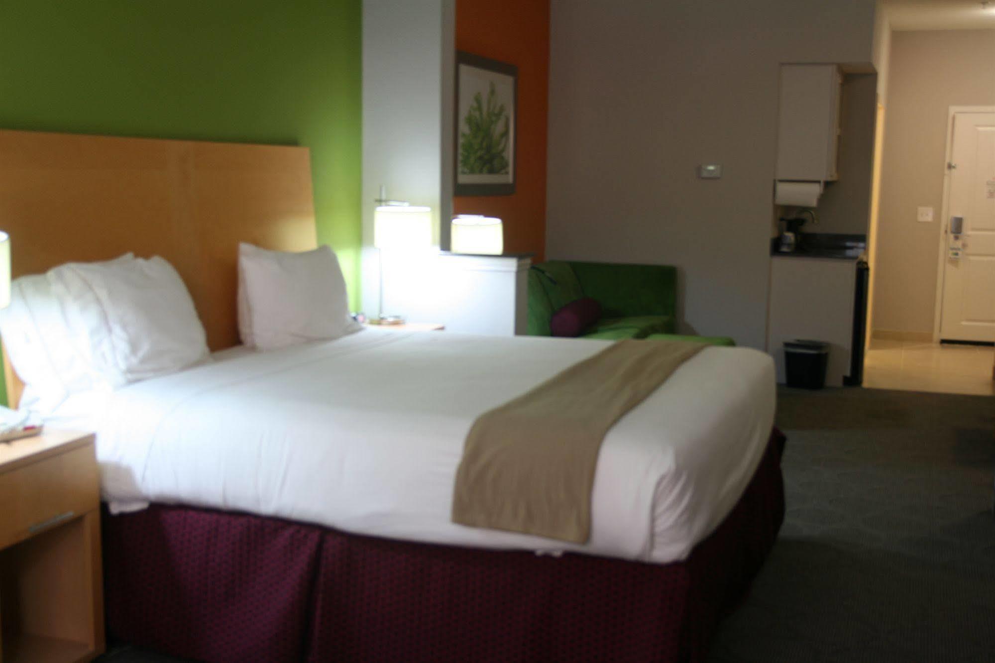 Holiday Inn Express Hotel & Suites Clute-Lake Jackson By Ihg Dış mekan fotoğraf